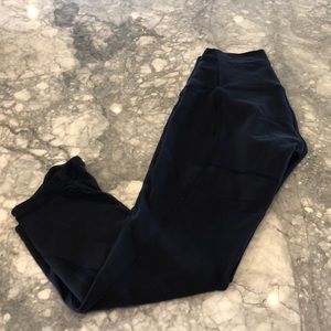 Lululemon crop with mesh bottom